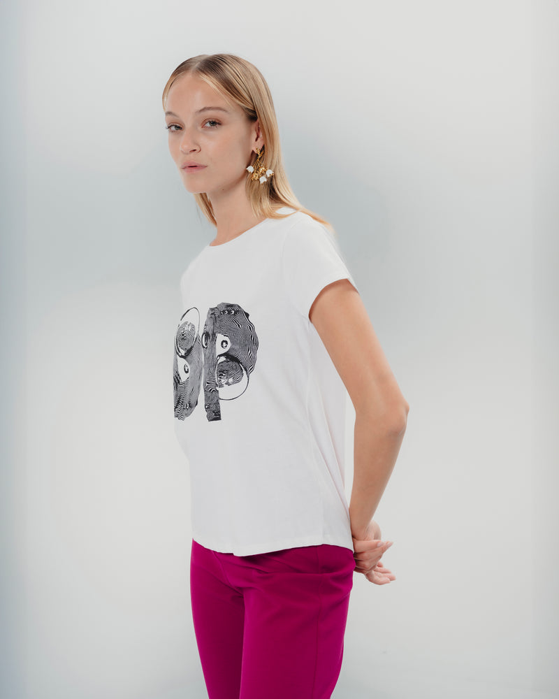 Dolores Promesas Camiseta Blanca Vibrante