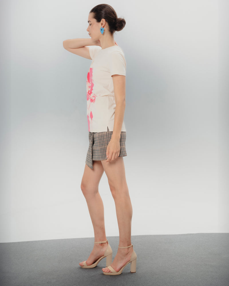 Dolores Promesas Camiseta Ilustrada Beige Dolores