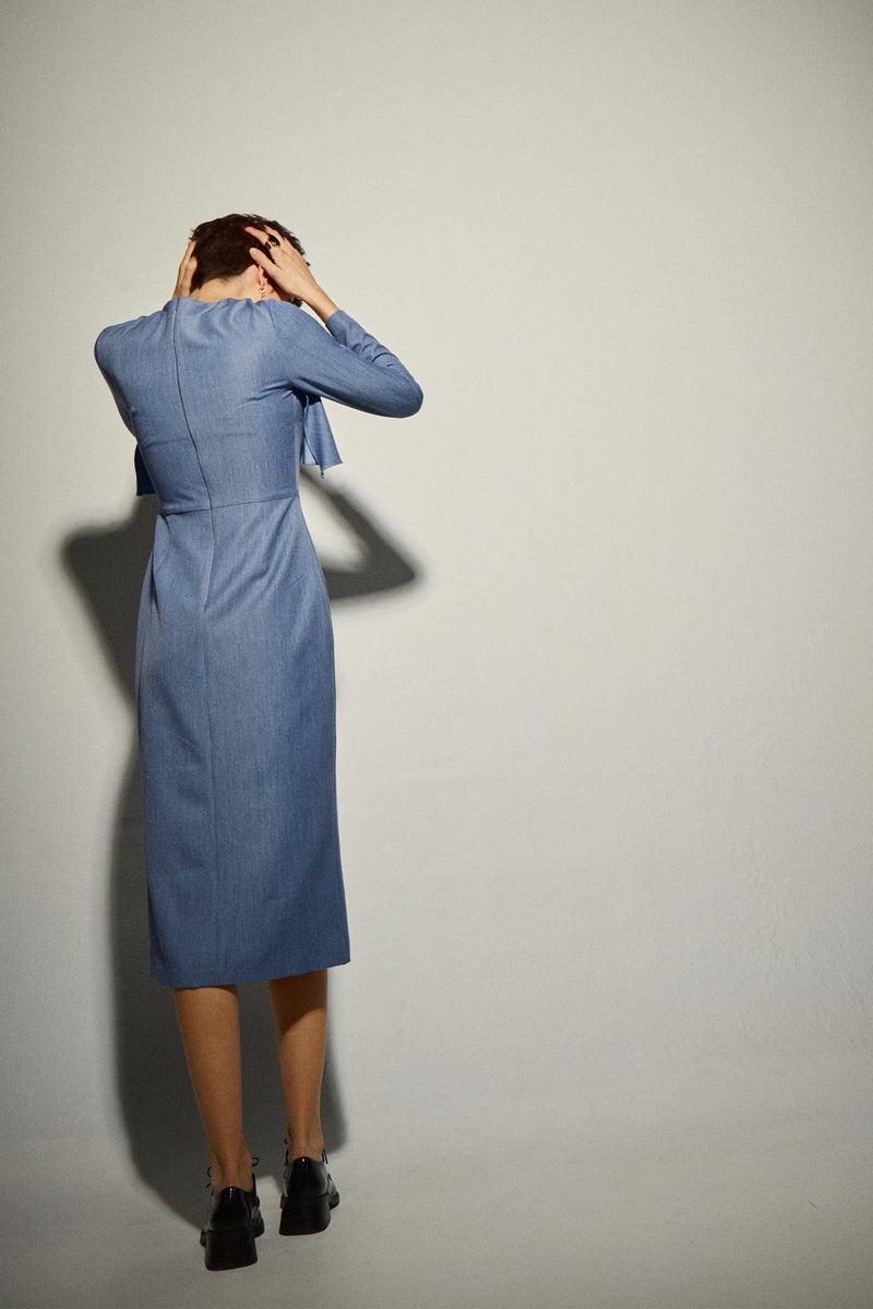 Dolores Promesas Vestido Volante Escote Azul