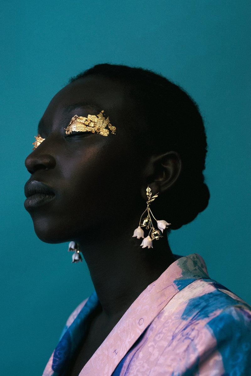 Dolores Promesas Pendientes Lirios Del Valle Blancos