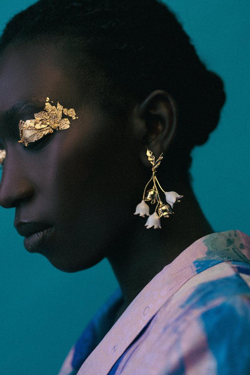 Dolores promesas Pendientes Lirios del Valle Blancos