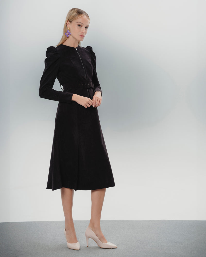 Dolores promesas Vestido negro Filipa manga abullonada