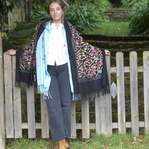 El Caballo Pasmina Bordada