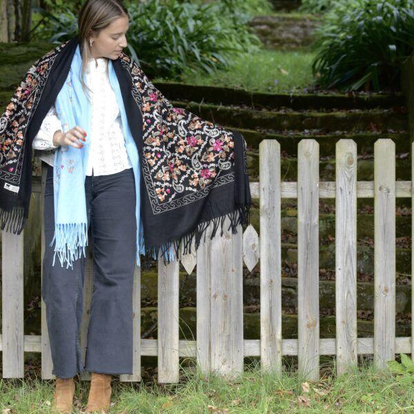 El Caballo Pasmina Bordada