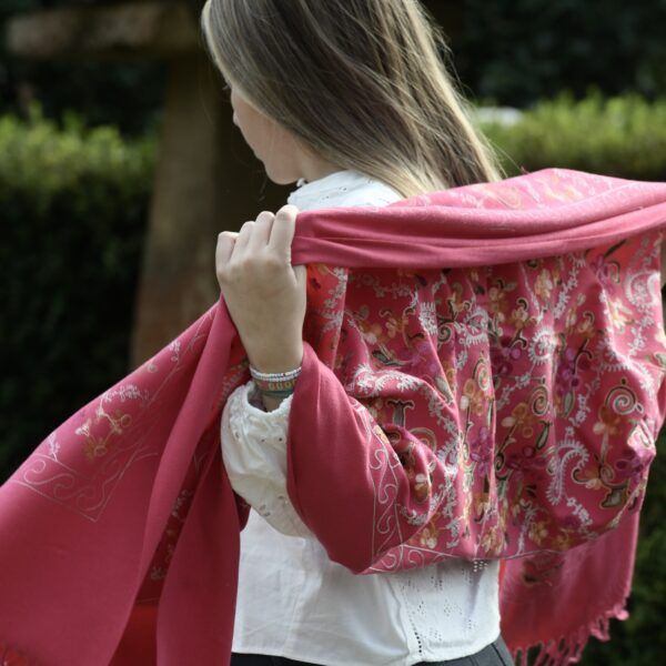 El Caballo Pasmina Bordada