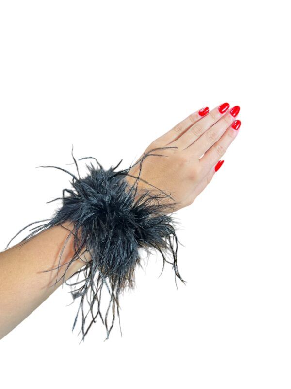 El Caballo Puños Avestruz