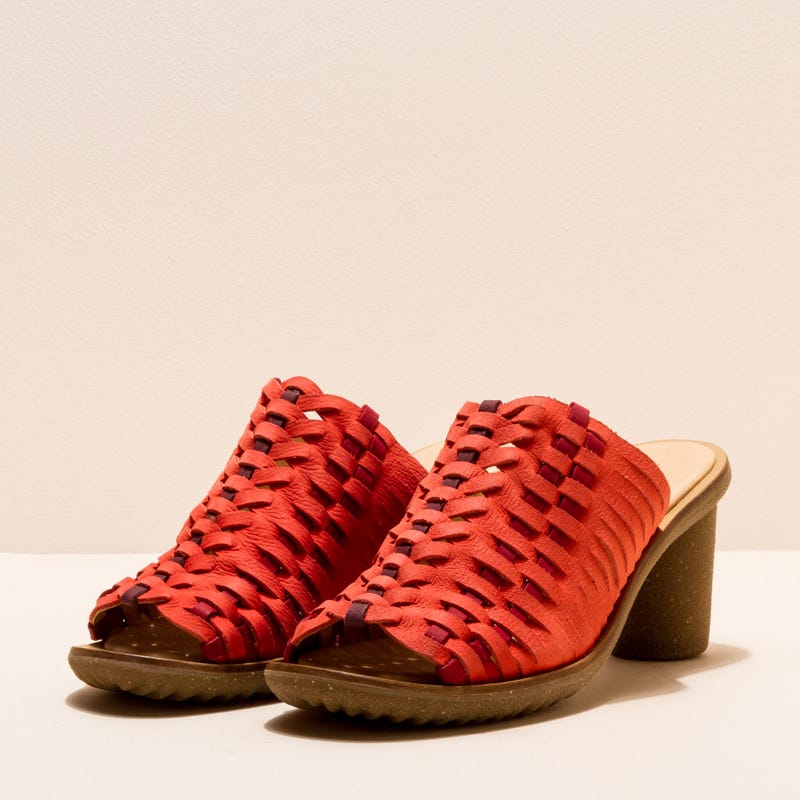 El Naturalista N5162 PLEASANT CORAL / TRIVIA