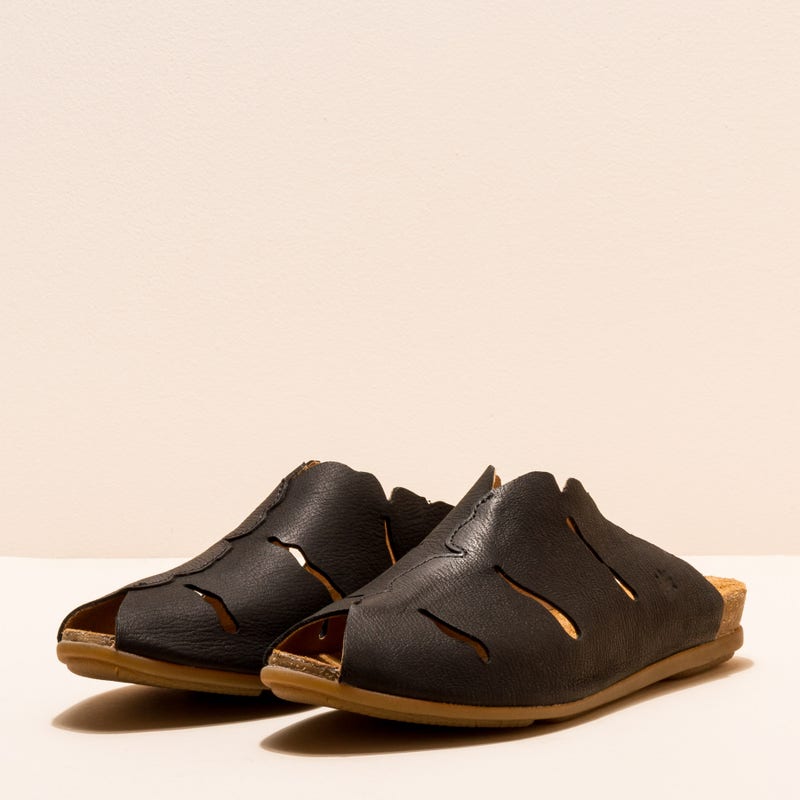 El Naturalista N5204 PLEASANT BLACK/ STELLA