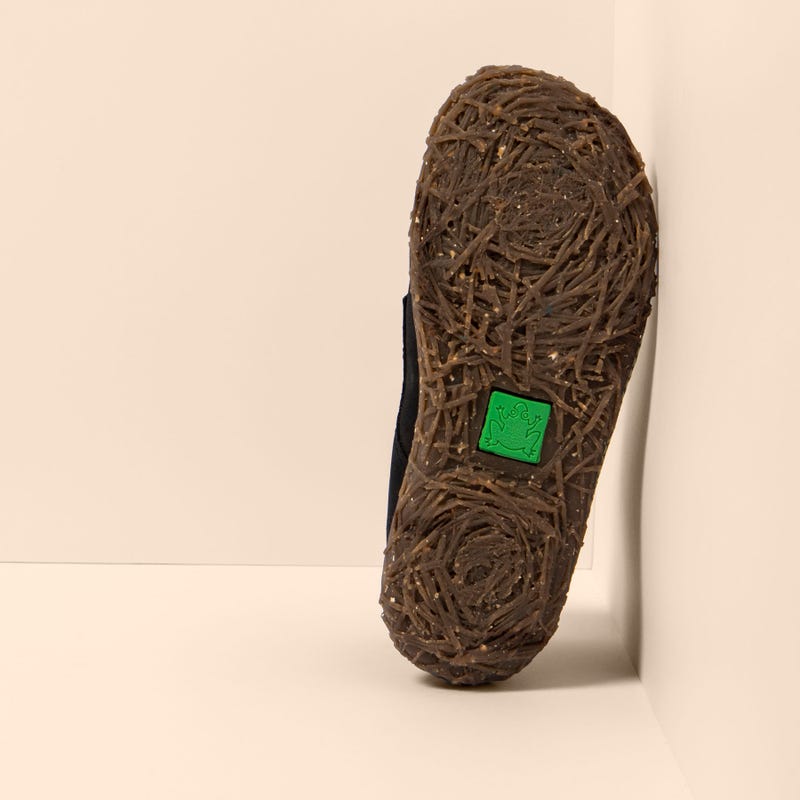 El Naturalista N5453 PLEASANT BLACK/ NIDO