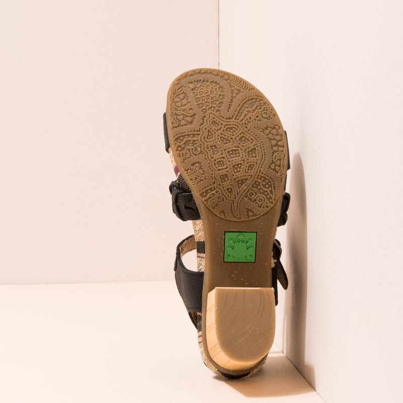 El Naturalista N5560 PLEASANT BLACK /DEBA