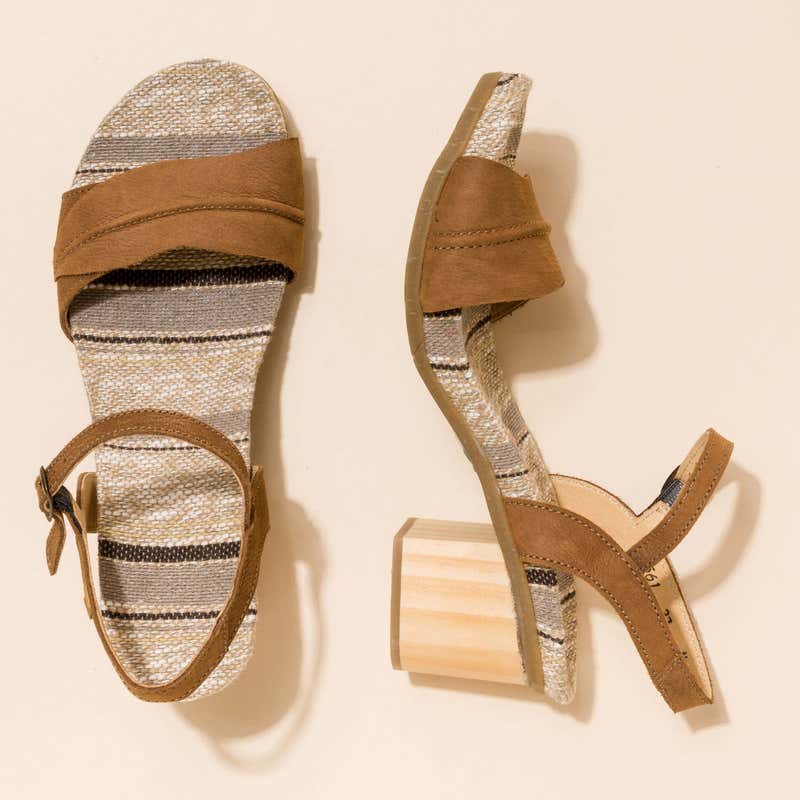 El Naturalista N5561 PLEASANT WOOD /DEBA