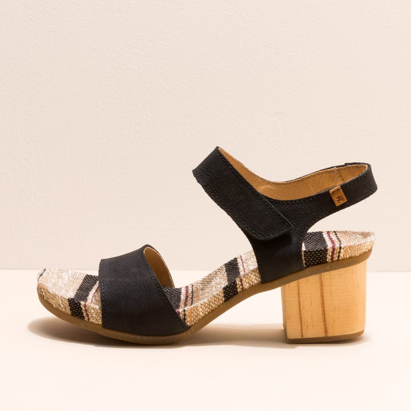 El naturalista N5562 PLEASANT BLACK /DEBA