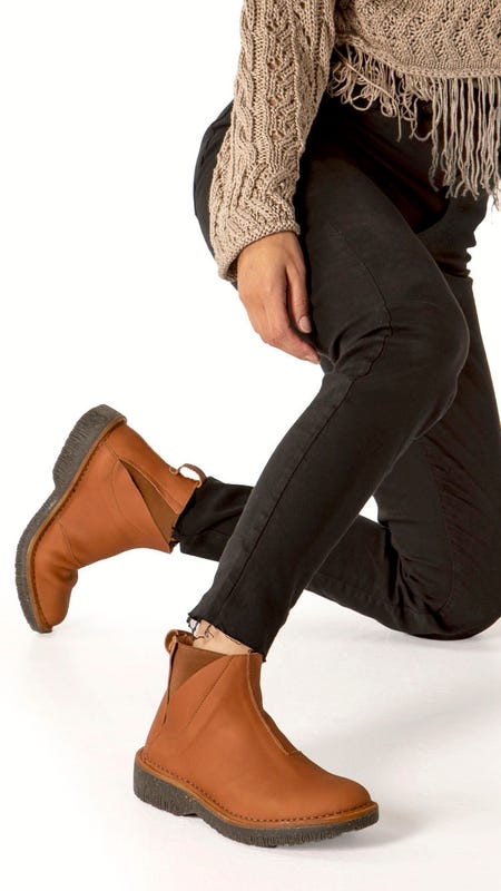 El Naturalista N5570 SOFT GRAIN PLUME/ VOLCANO