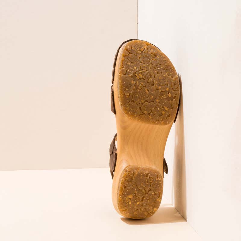 El Naturalista N5832 PLEASANT BROWN / SHOKUNIN