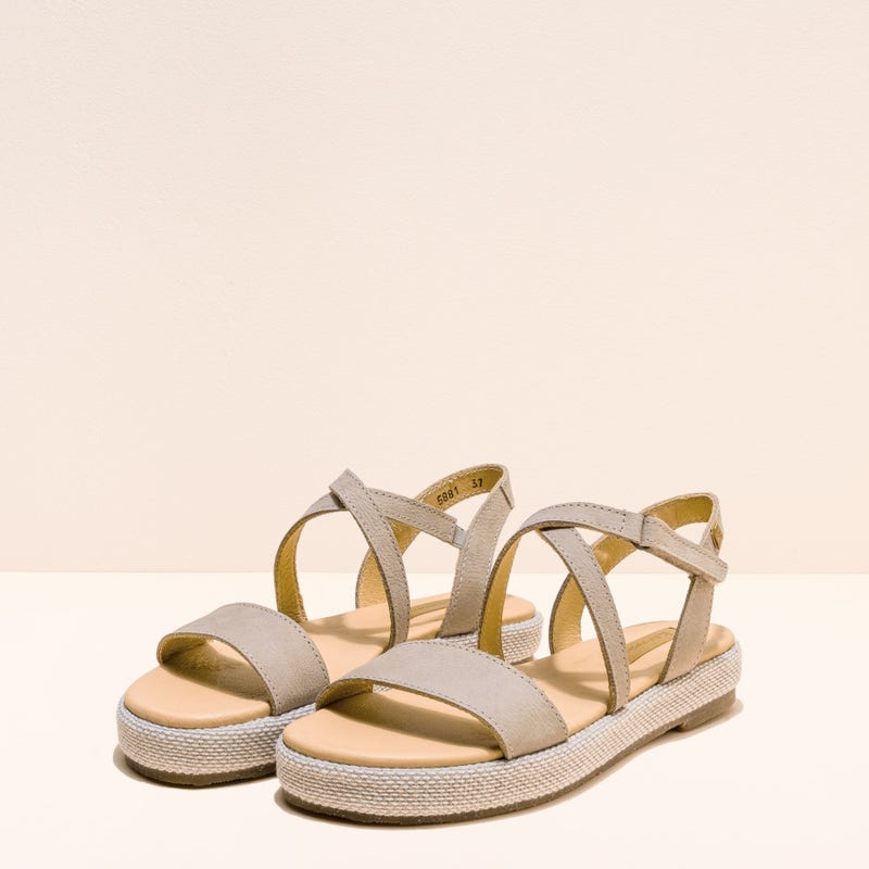 El Naturalista N5881 PLEASANT PIEDRA / BOSANA