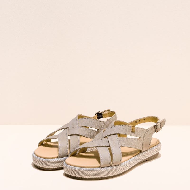 El Naturalista N5882 PLEASANT PIEDRA / BOSANA