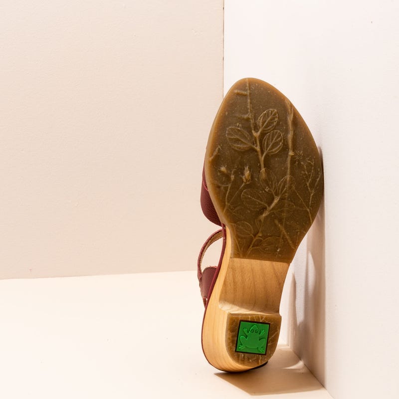 El Naturalista N5495 NATURAL GRAIN CEREZA / SYLVAN SANDALIA