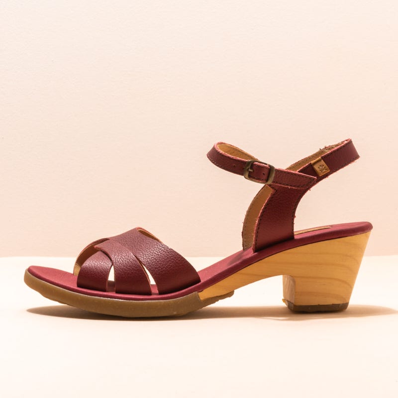 El naturalista N5495 NATURAL GRAIN CEREZA / SYLVAN SANDALIA