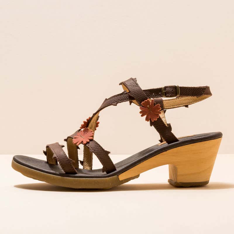 El naturalista N5496F PLEASANT BROWN / SYLVAN SANDALIA