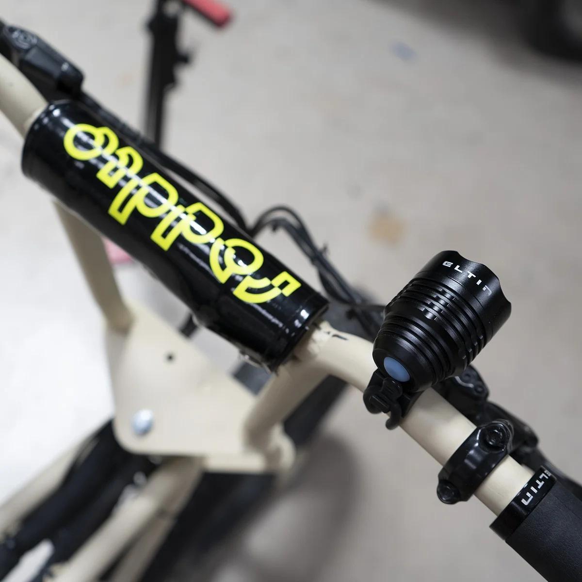 Eltin Faro Delantero Recargable Explorer 1200 Lumens