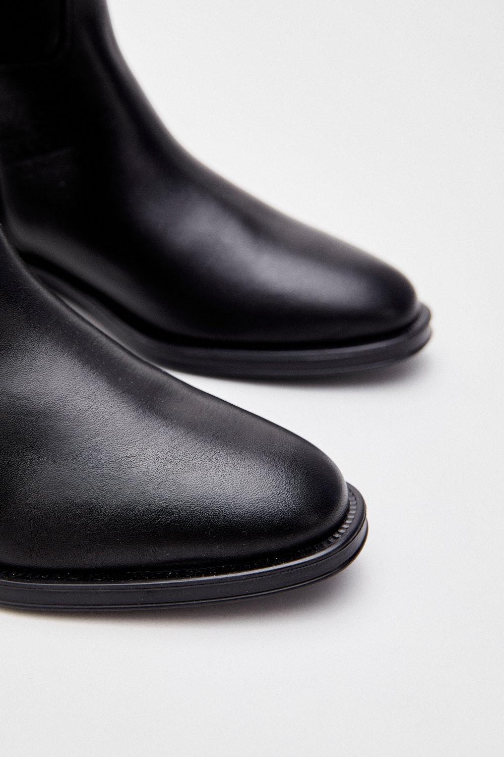 Eseoese BOTA AMAZONA