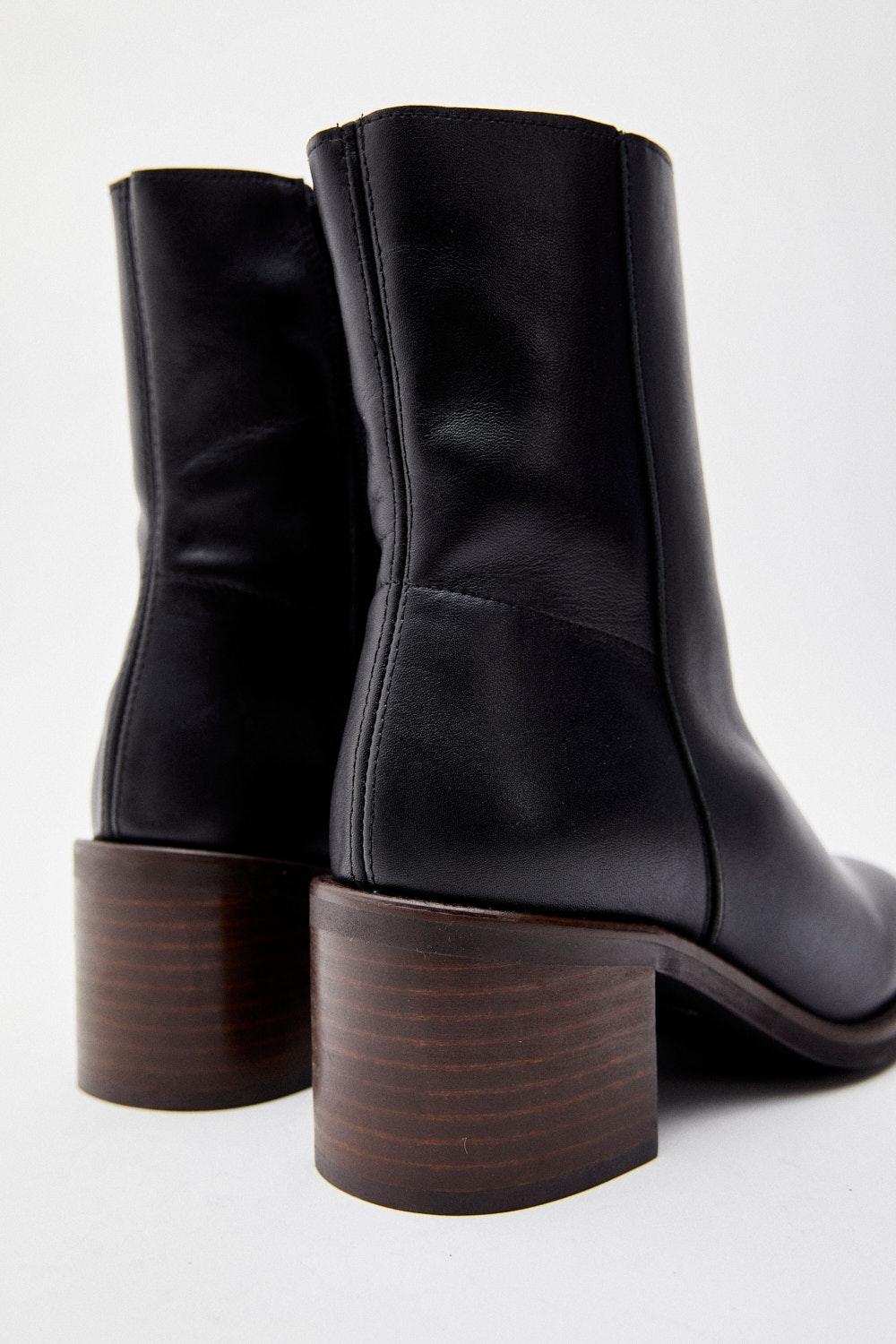 Eseoese BOTÍN TWIGGY