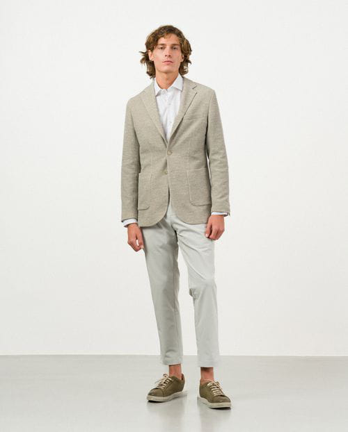 Etiem Americana desestructurada slim fit sin forro en estructura de punto