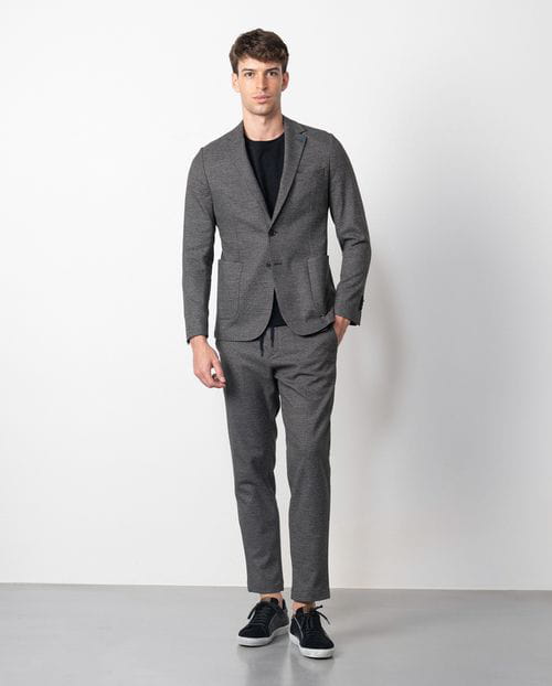 Etiem Americana slim fit sin forro y desestructurada realizada en punto de pata de gallo