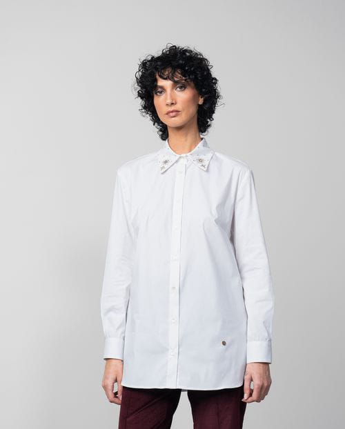 Etiem Blusón largo de popelín con pedrería en el cuello