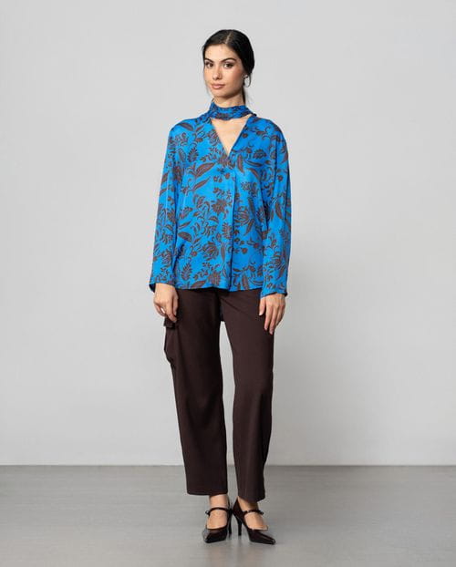 Etiem Blusa escote pico estampada