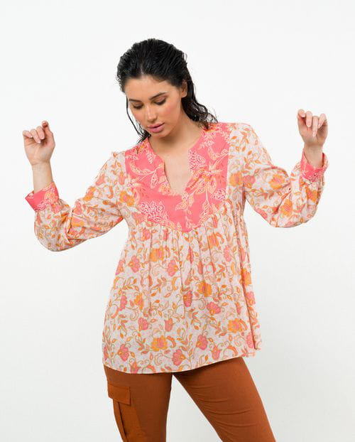 Etiem Blusón fluido de estampados combinados