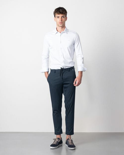 Etiem Pantalón chino sport de cordón goma y trabillas en tejido técnico elástico