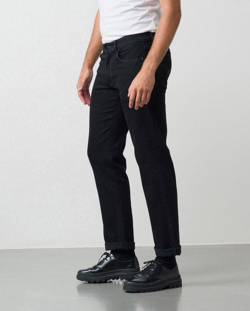 Etiem Tejano Negro Elástico Slim Fit Con Lavado Zonas Y Bigotes