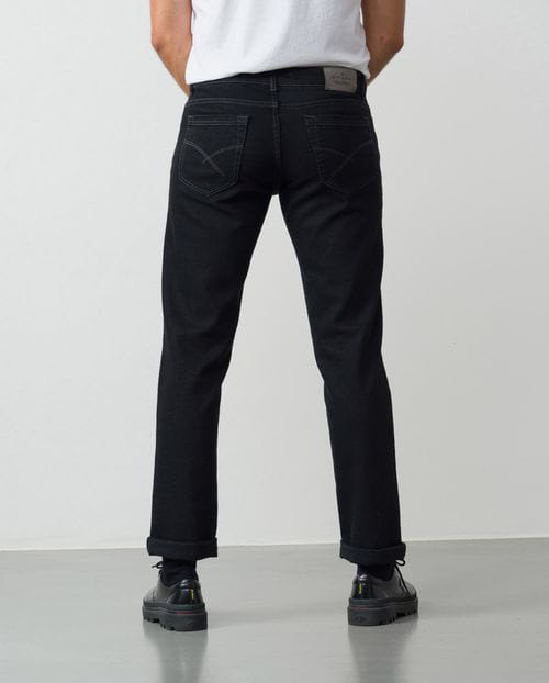 Etiem Tejano Negro Elástico Slim Fit Con Lavado Zonas Y Bigotes