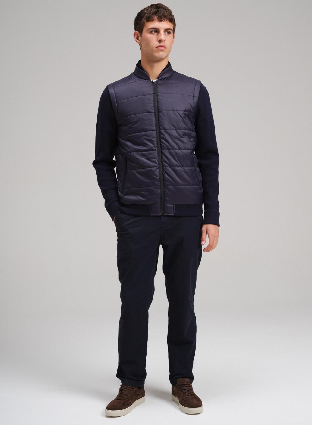 Etiqueta negra Campera cierres engomados combinada nylon