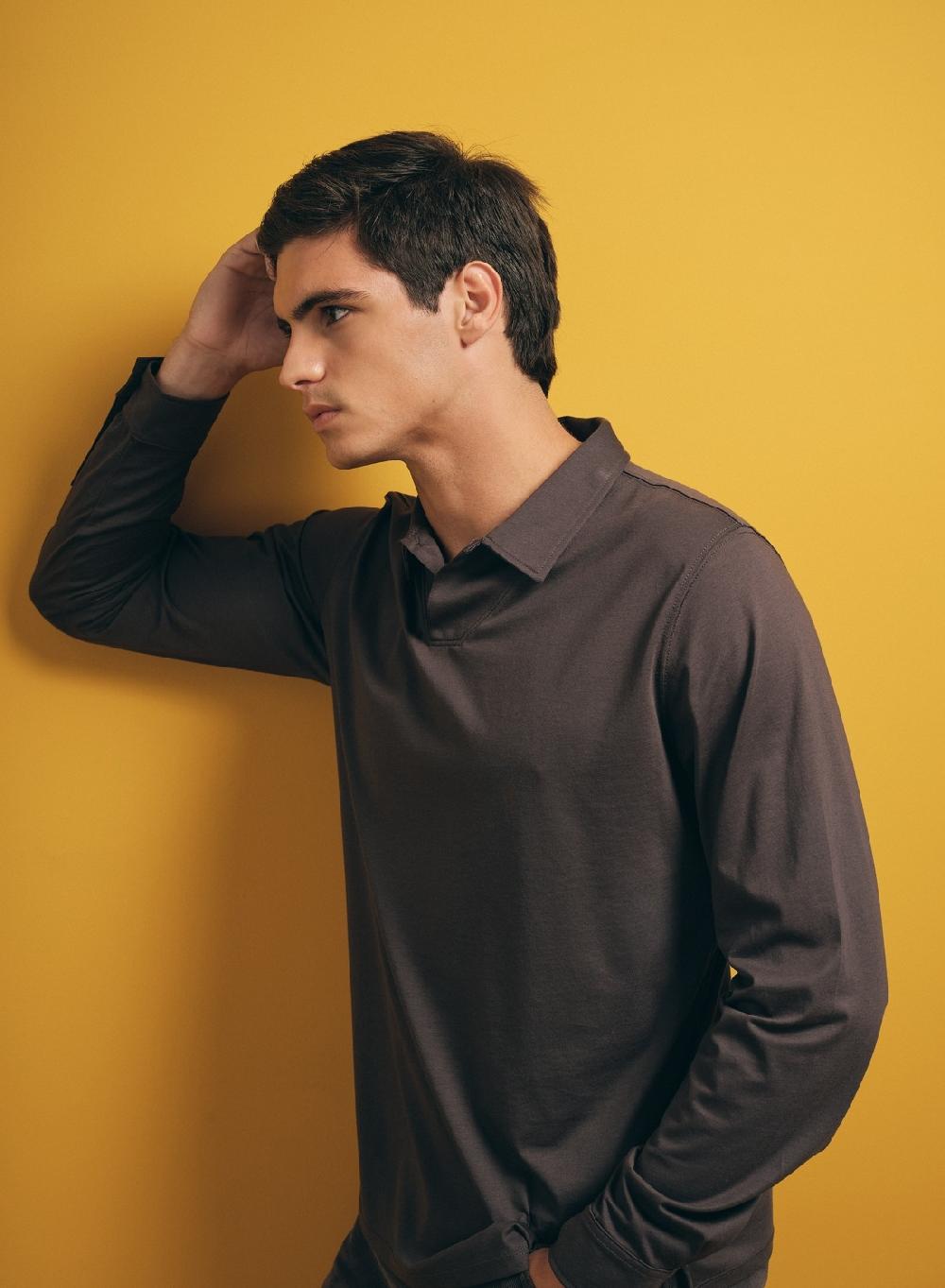 Etiqueta negra Chomba boton cartera V manga larga luxury