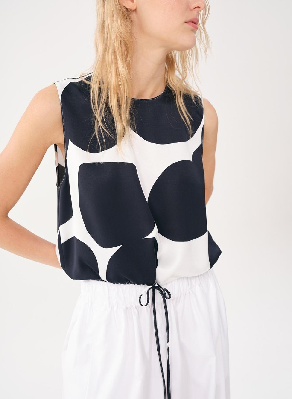 Etiqueta negra AMERICANA SATEN ESTAMPADO