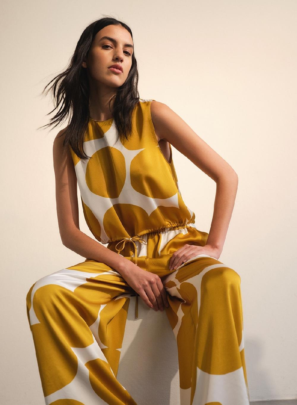 Etiqueta negra AMERICANA SATEN ESTAMPADO