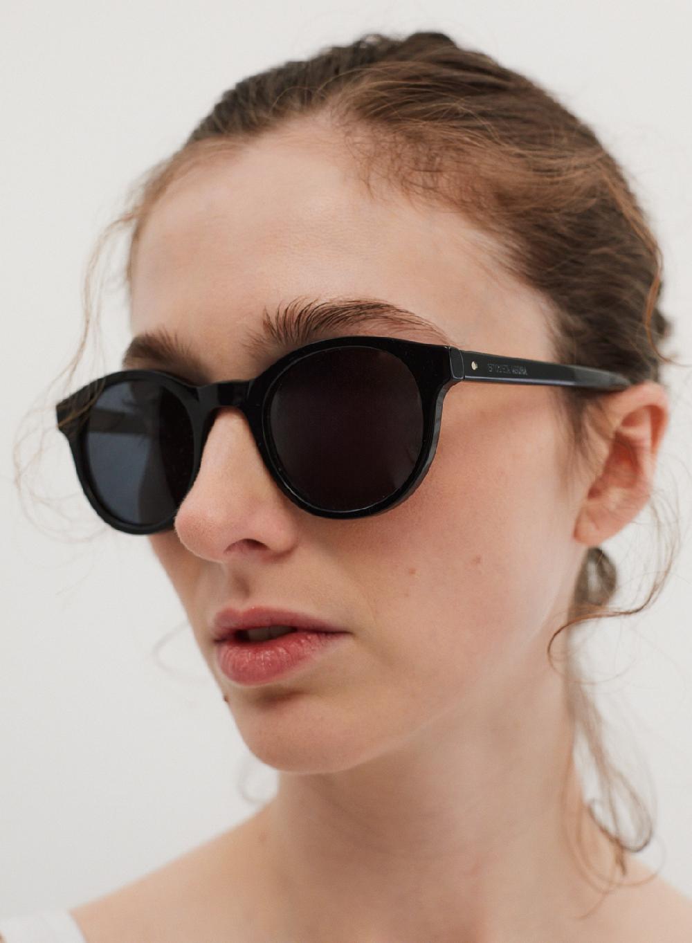 Etiqueta negra Anteojos sol N6