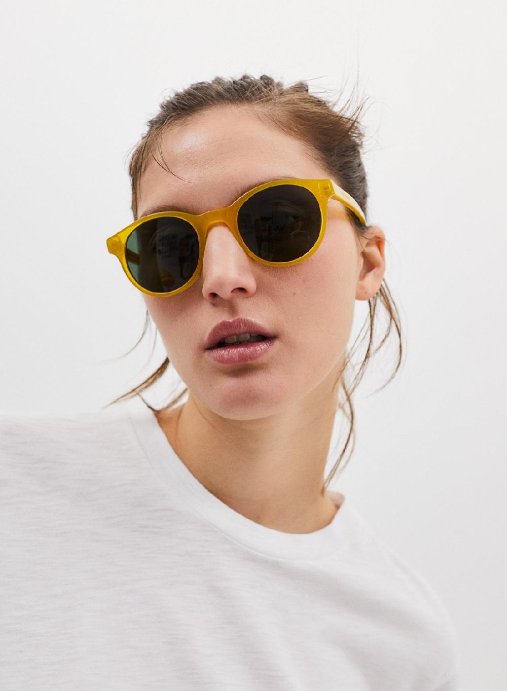 Etiqueta negra Anteojos sol N6