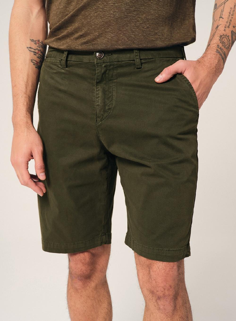 Etiqueta negra Bermuda gabardina garment dye