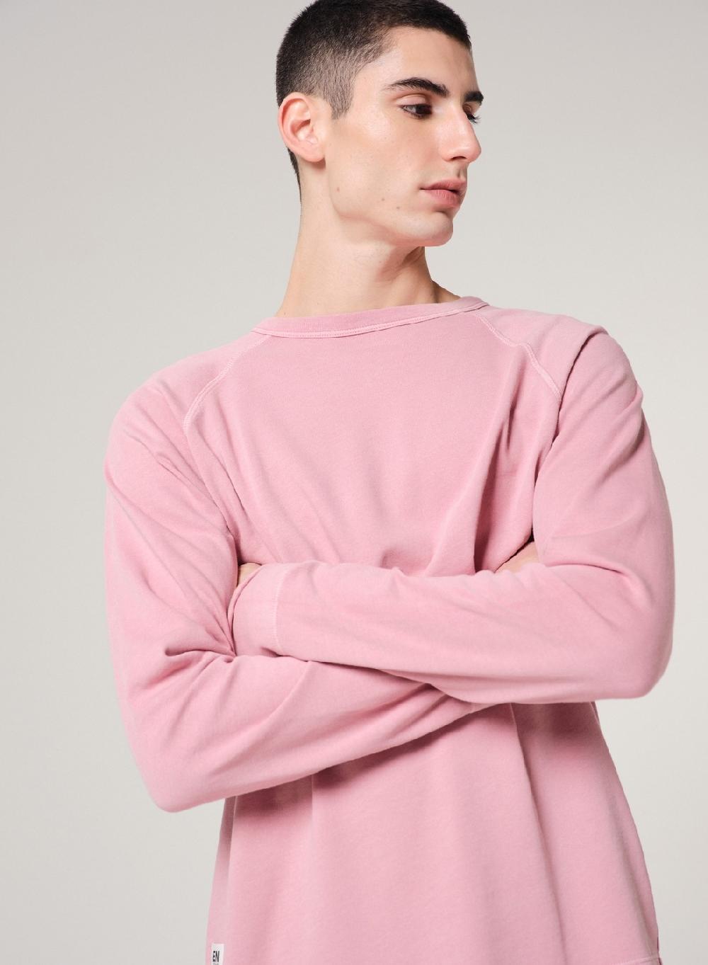 Etiqueta negra Buzo cuello U french terry liviano