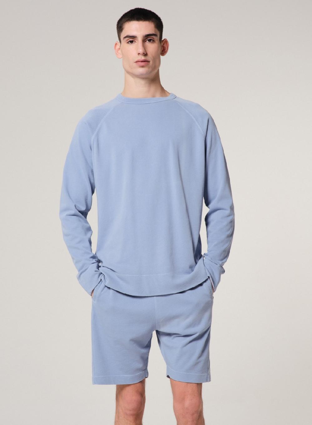 Etiqueta negra Buzo cuello U french terry liviano