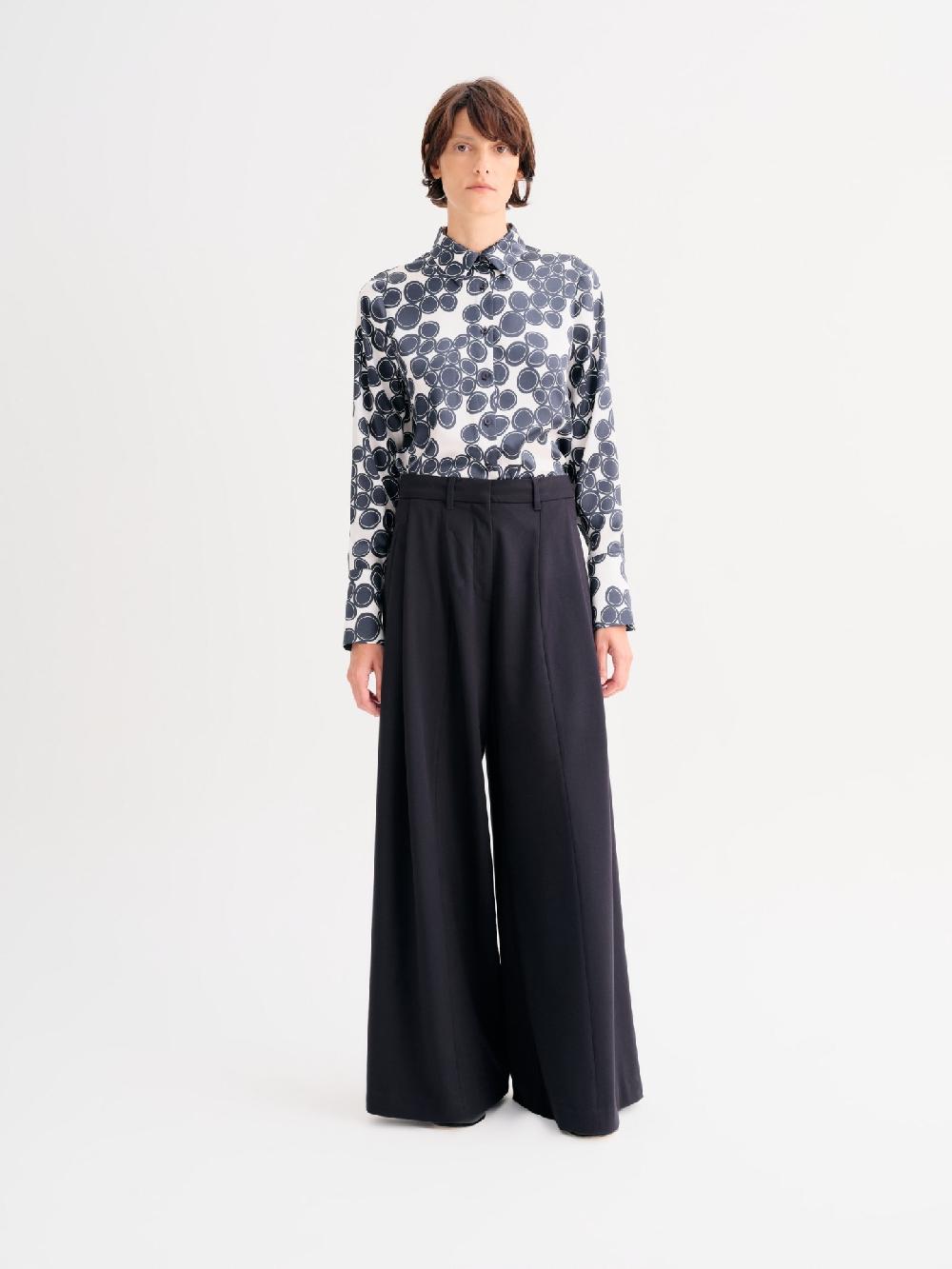 Etiqueta negra Camisa clasica seda estampada