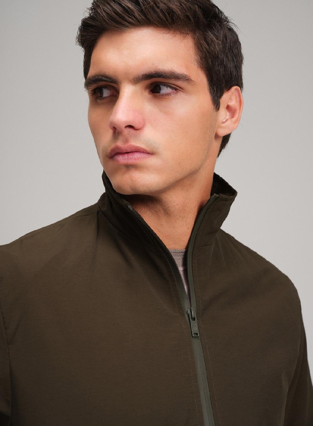 Etiqueta Negra Campera Basica Cierre Engomado