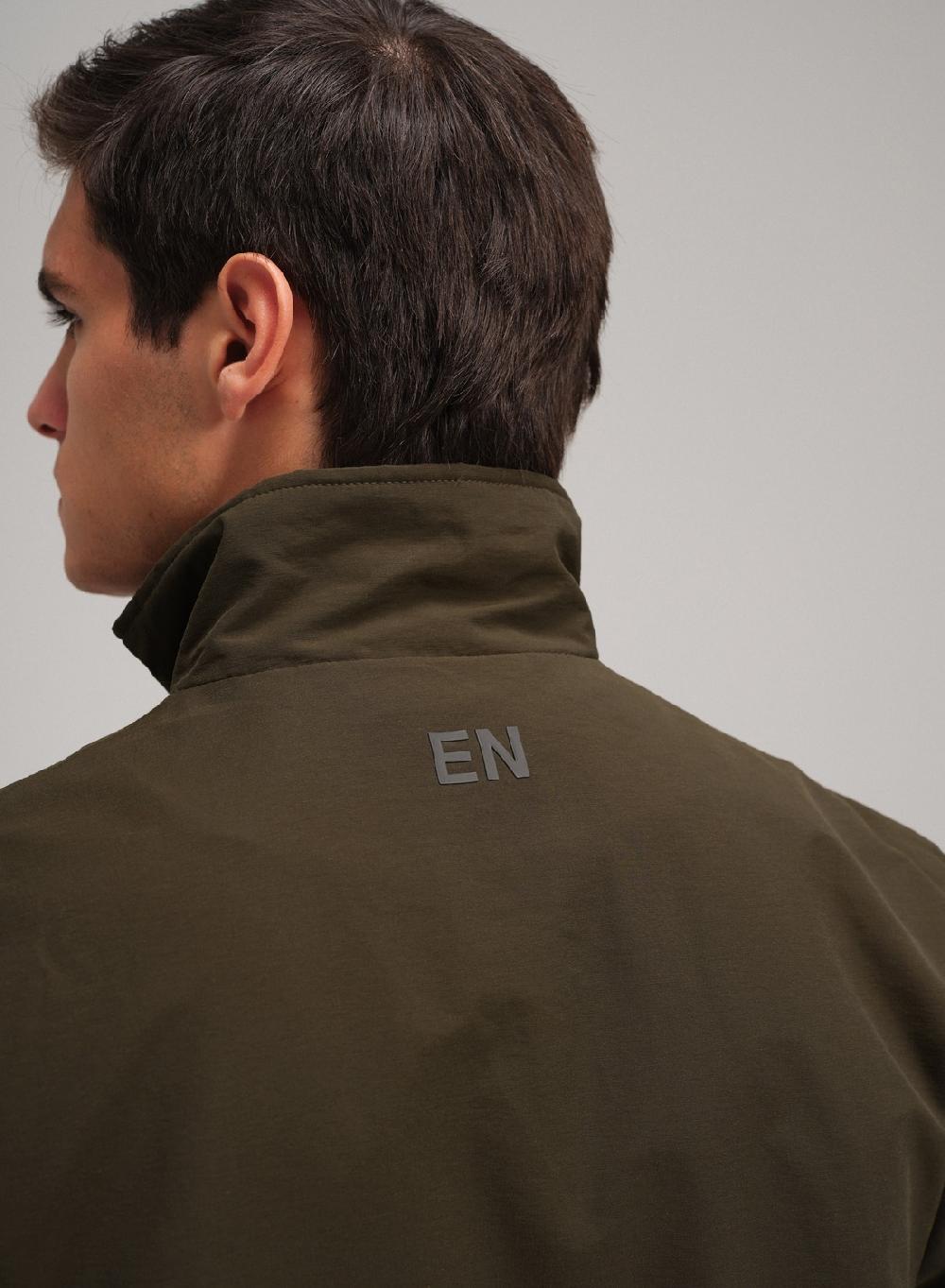 Etiqueta Negra Campera Basica Cierre Engomado