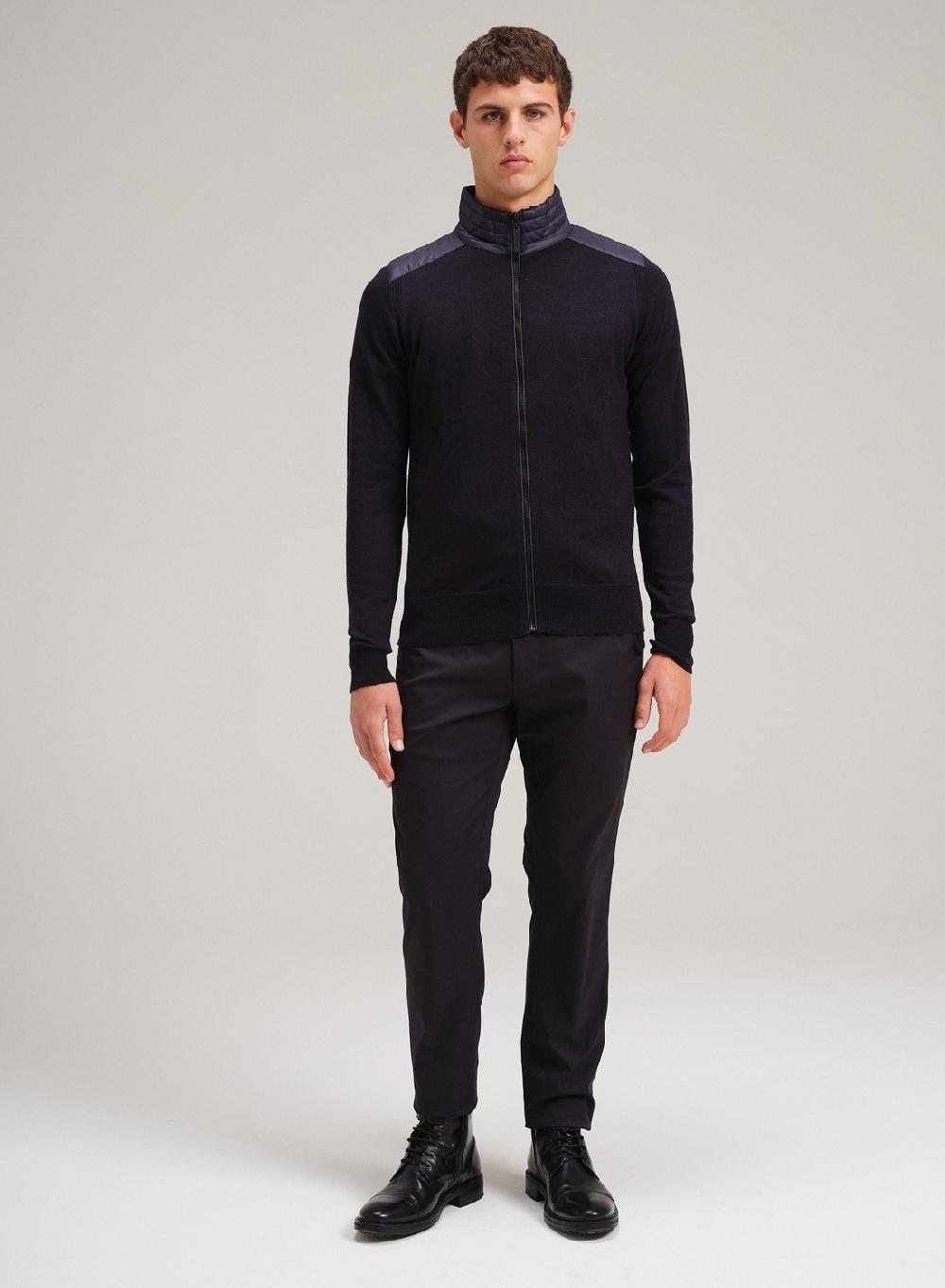 Etiqueta negra Campera con cierre hombreras merino