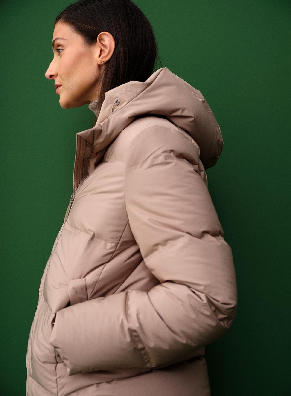 Etiqueta negra Campera corta pluma