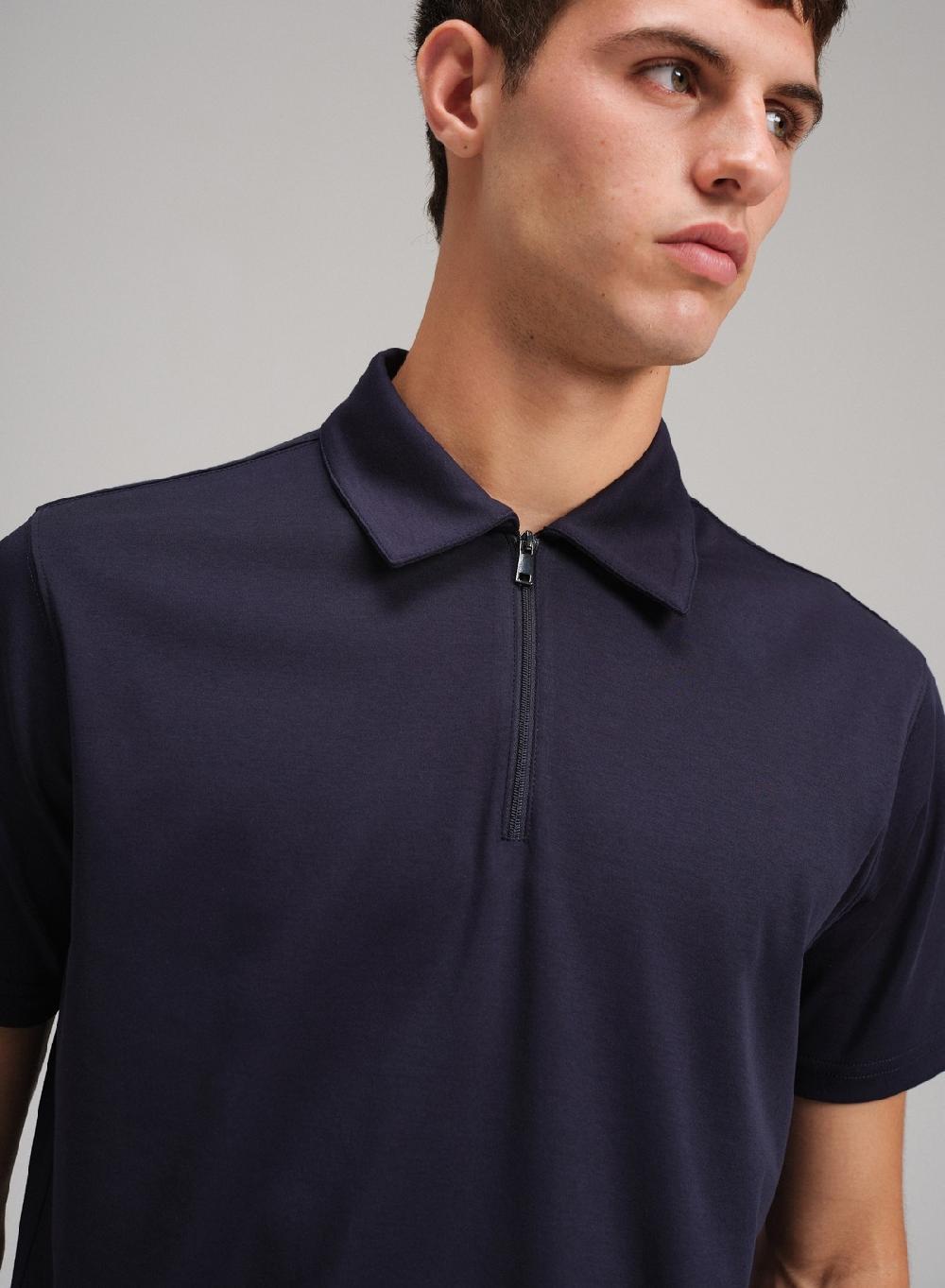 Etiqueta negra Chomba cierre liquid cotton