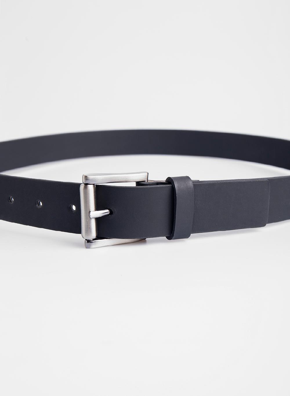 Etiqueta Negra Cinturon Fino Hebilla Rolo